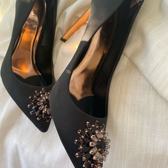 Ted baker black satin and rose gold broach pumps with metallic heel - RARE - Picture 2 of 5